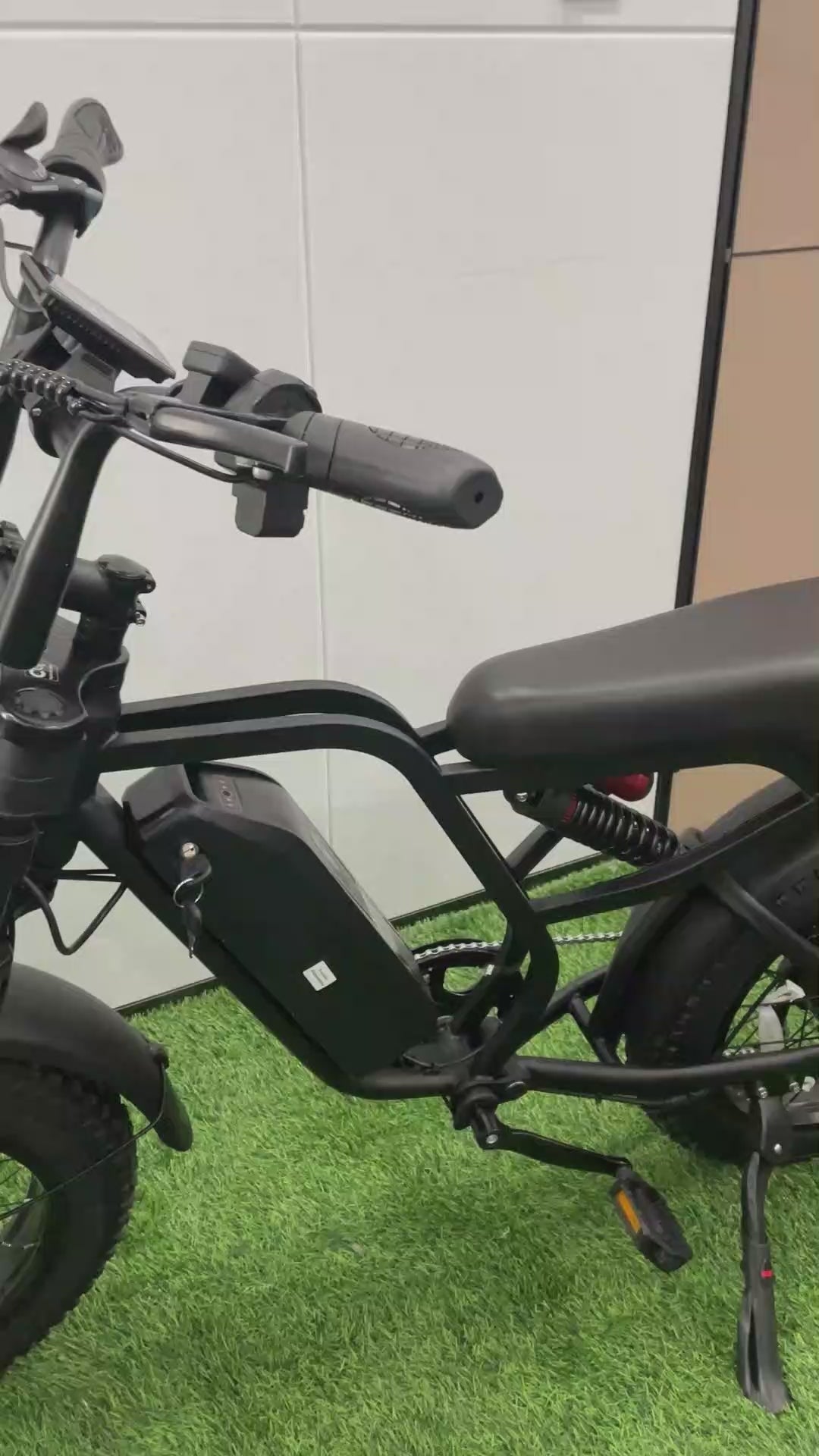Load video: HIEHA SU8 1.0 electric bike assembly and setup video